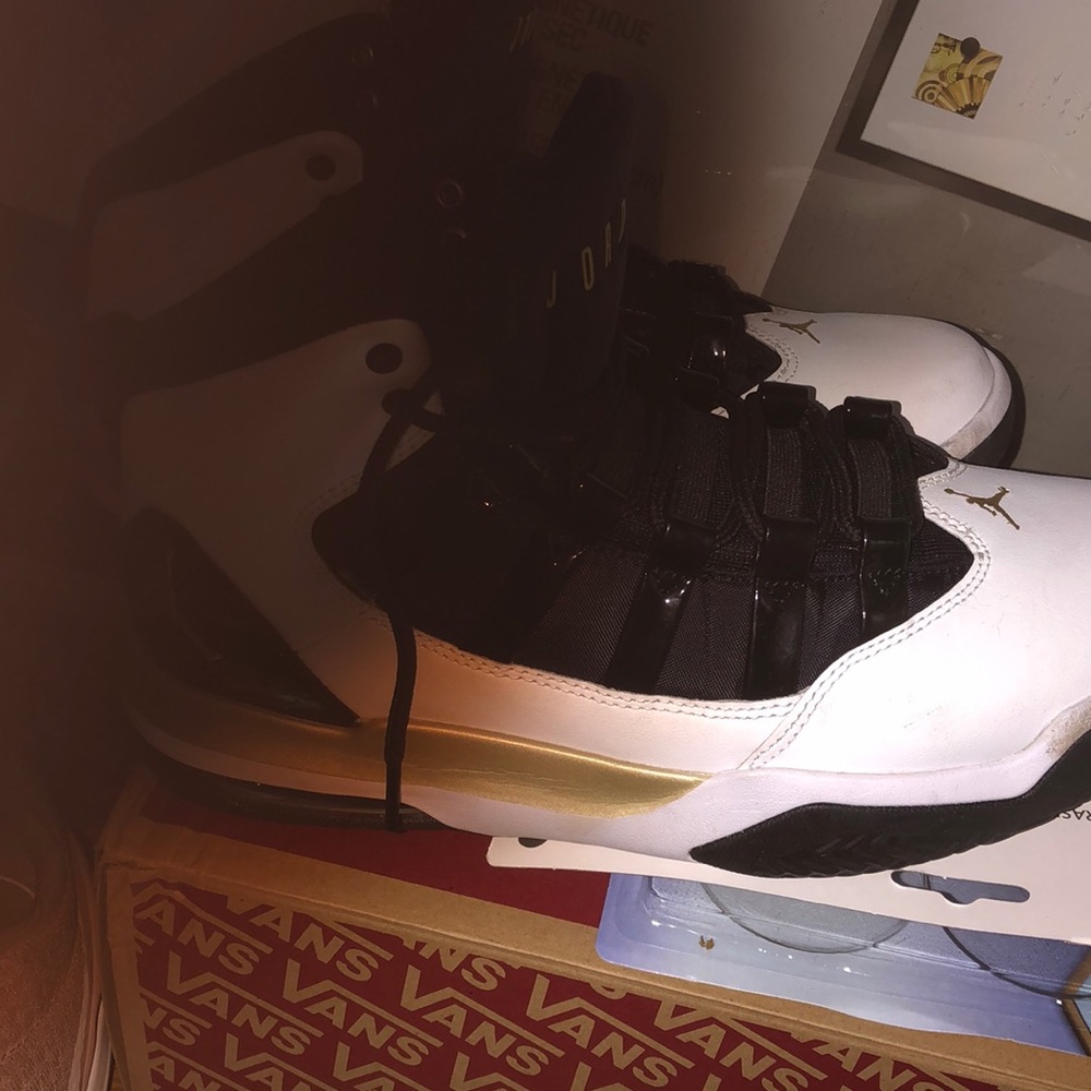 Jordan Max Aura 'White Black Gold'